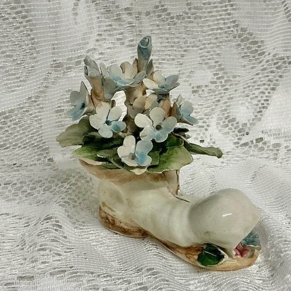 Capodimonte Porcelain Bootie Nuovo Blue Floral | Old Shoe Floral Arrangement - Picture 13 of 16